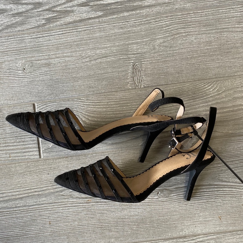 J C Pointy Toe Pumps. Black Size 8.